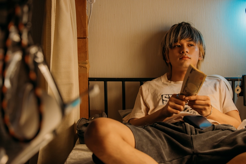 愚者的身分小說